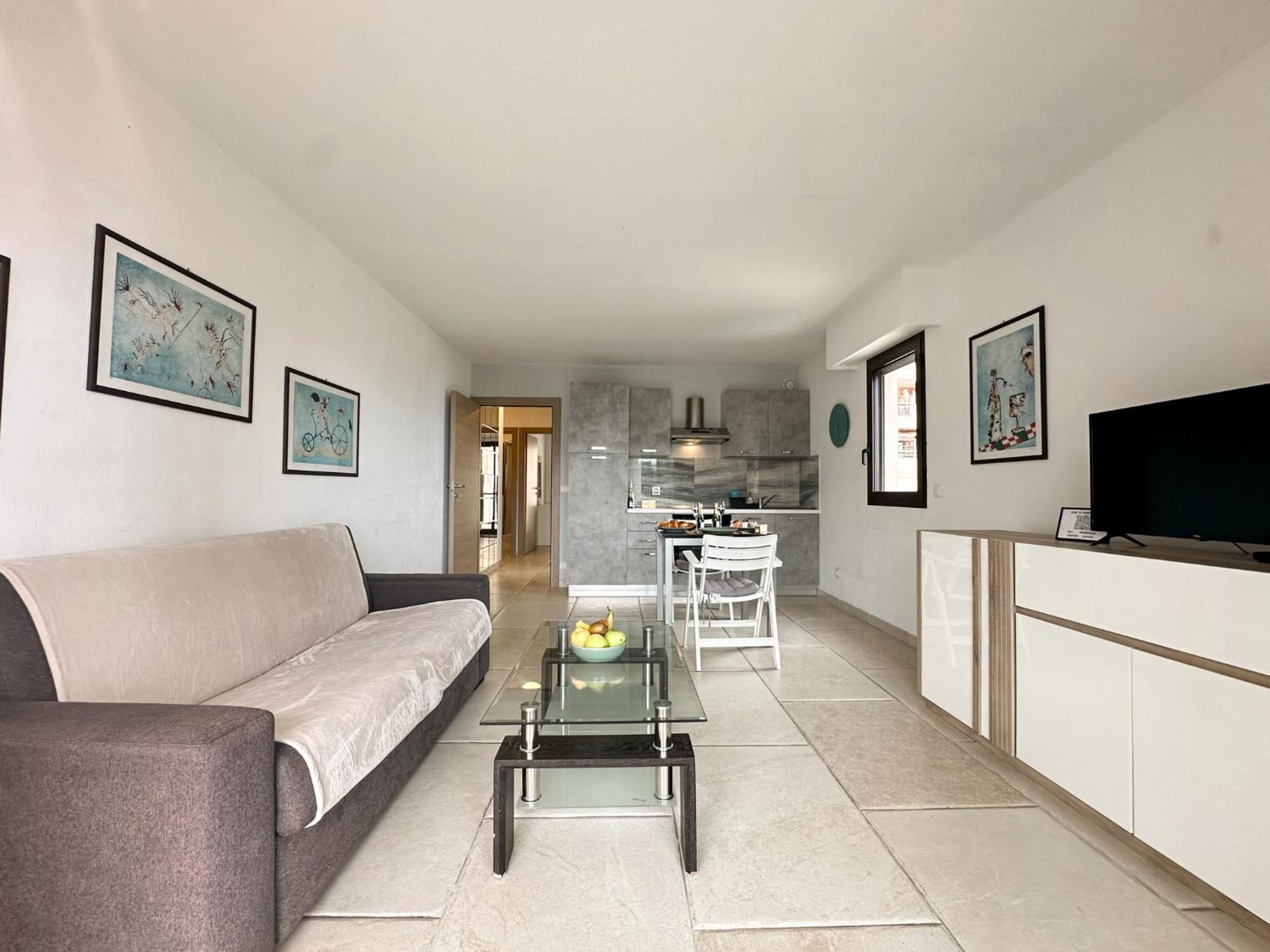 Luxurious 3 Rooms, Pool, Bnbrickeys Beausoleil Eksteriør billede